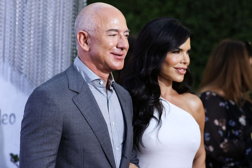 Philanthropic Power Couple: How Jeff Bezos & Lauren Sánchez Are Making History